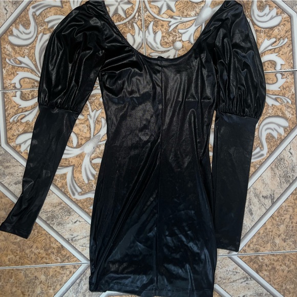 Meek off the shoulder dress - Picture 3 of 3